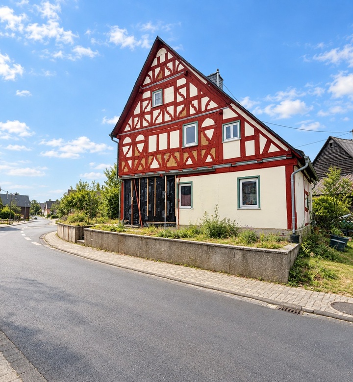 Fachwerkhaus von 1700 – Kulturdenkmal mit Charakter für Liebhaber und Handwerker