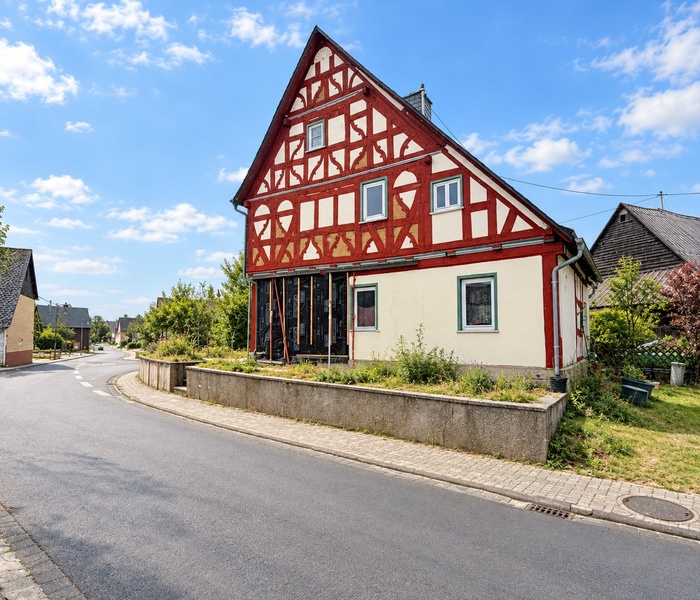 Fachwerkhaus von 1700 – Kulturdenkmal mit Charakter für Liebhaber und Handwerker